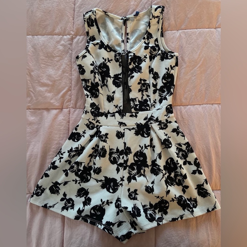 Flora Black and White Romper, size xs